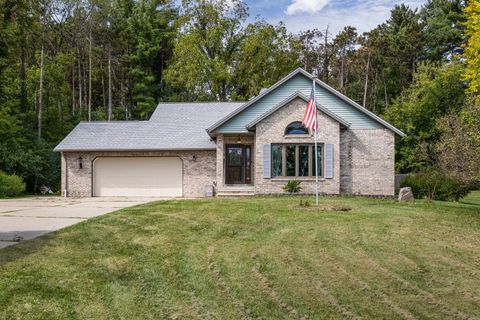 Photo of N7811 Kettle Moraine Drive, Whitewater, WI 53190 (MLS # 2009683)