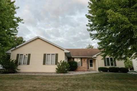 Photo of 752 Westlawn Drive, Cottage Grove, WI 53527 (MLS # 2028690)