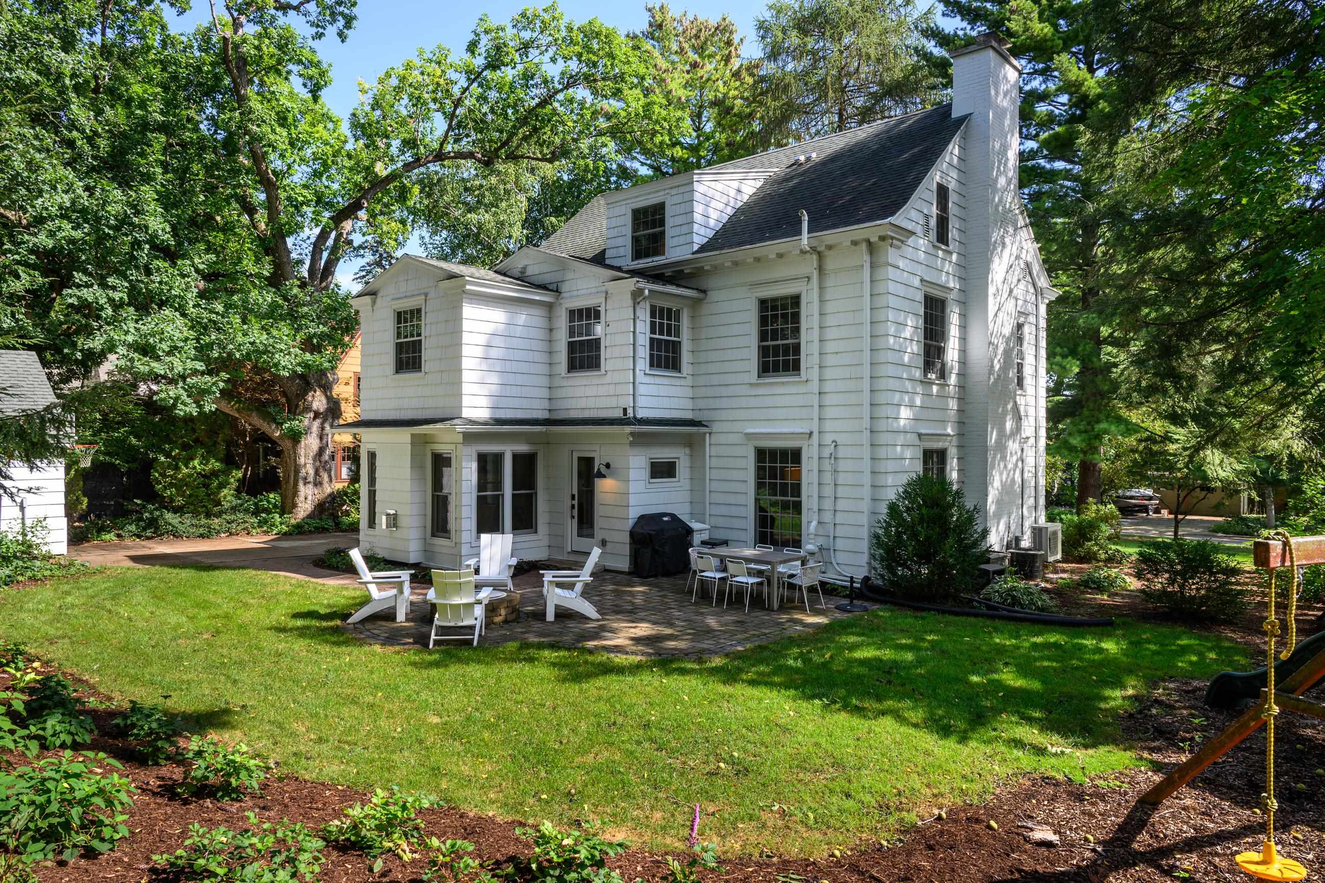 1234 Wellesley Road