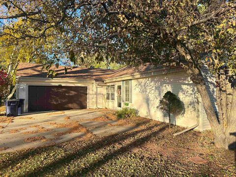 Photo of 2127 S Pearl Street, Janesville, WI 53546 (MLS # 2011512)