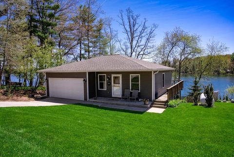Photo of 3111 W Lake Helen Drive, Rosholt, WI 54473 (MLS # 2024158)