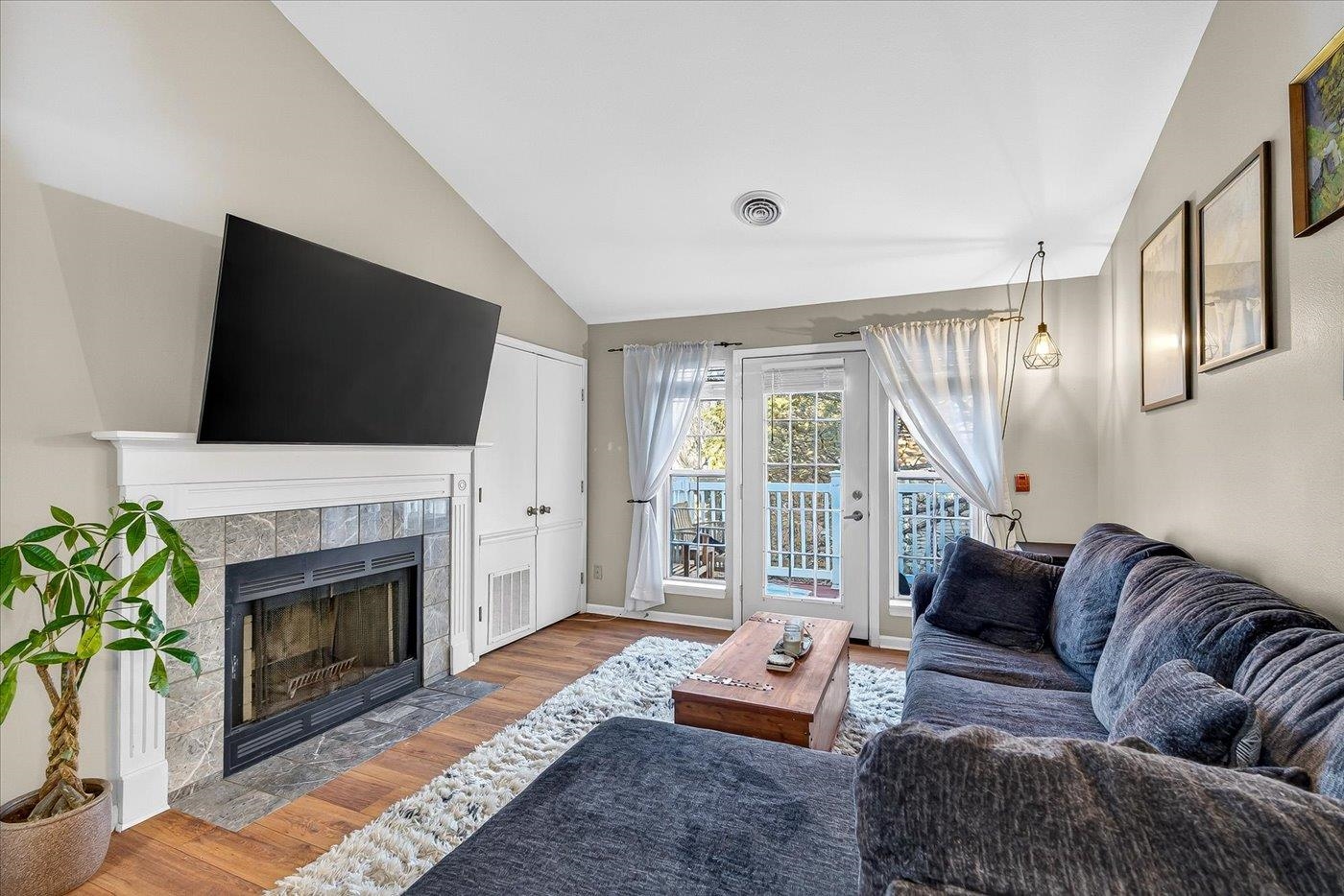 926 Harbor House Drive 7