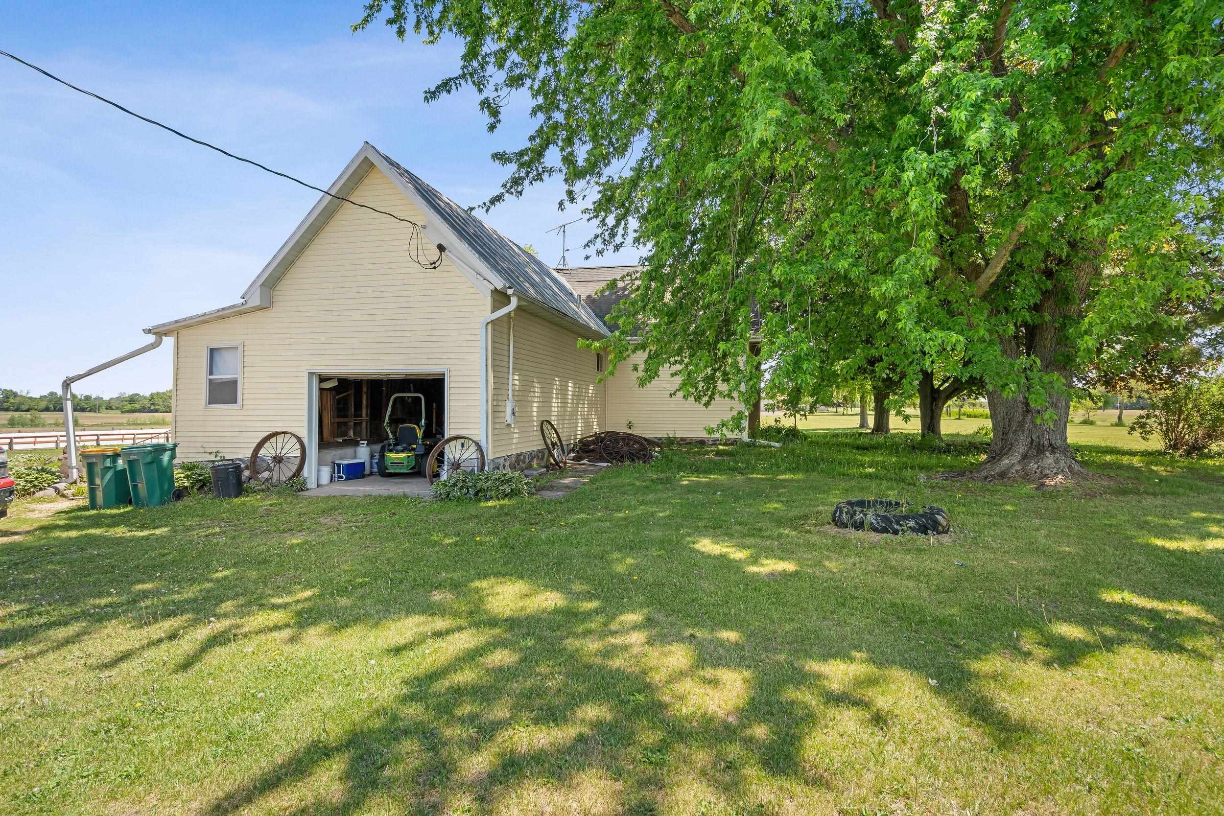 N9567 32nd Drive Road