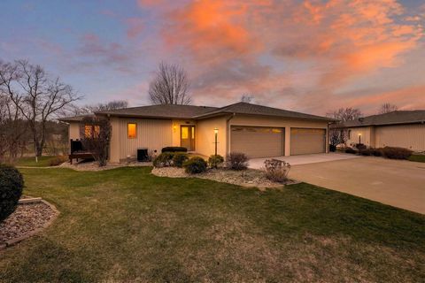 Photo of 1242 Springbrook Drive, Baraboo, WI 53913 (MLS # 2020374)