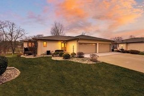 Photo of 1242 Springbrook Drive, Baraboo, WI 53913 (MLS # 2020374)