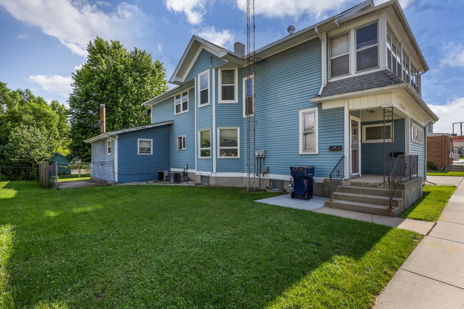 1315 W Court Street