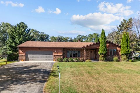 Photo of N5701 Lakeview Drive, Green Lake, WI 54941 (MLS # 2009785)