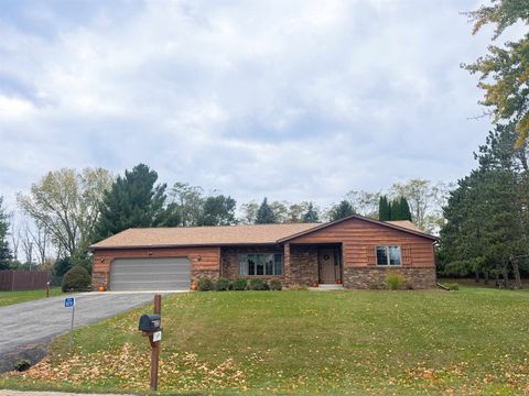 Photo of N5701 Lakeview Drive, Green Lake, WI 54941 (MLS # 2009785)