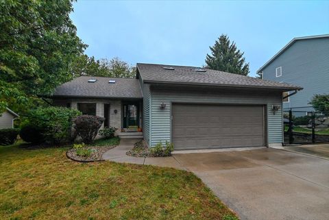 Photo of 6 Clarendon Court, Madison, WI 53704 (MLS # 2010715)