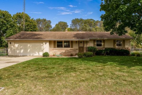 Photo of 3337 Colby Lane, Janesville, WI 53546 (MLS # 2010335)