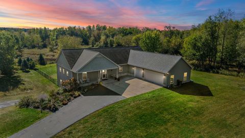 Photo of 10303 N Harold Drive, Brooklyn, WI 53521 (MLS # 2010347)