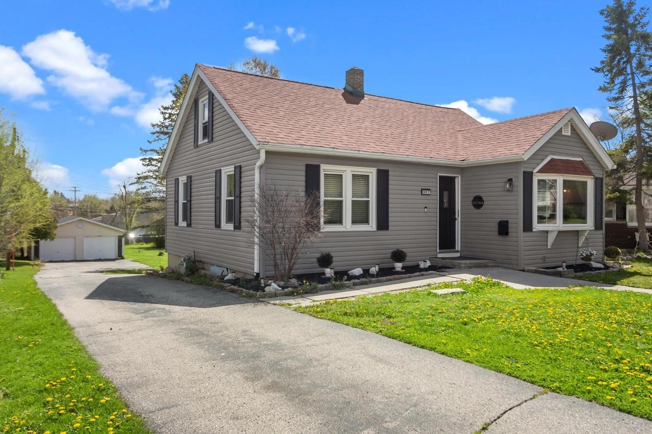 Photo 1 of 48 — 927 Clover Street, Lake Geneva, WI 53147