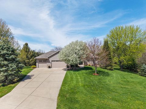 Photo of W14110 Crestview Drive, Prairie Du Sac, WI 53578 (MLS # 2021884)