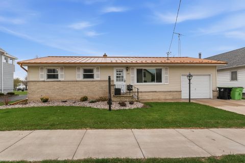 Photo of 127 E Davis Street, Beaver Dam, WI 53916 (MLS # 2020551)