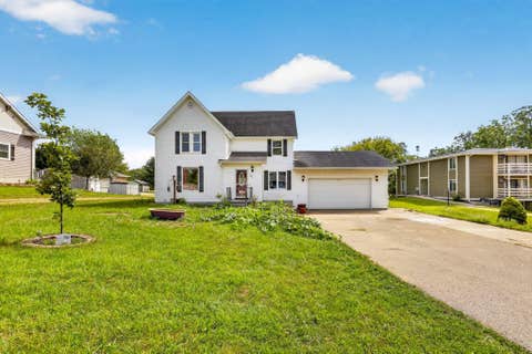 Photo of 801 E Chestnut Street, Pardeeville, WI 53954 (MLS # 2030729)