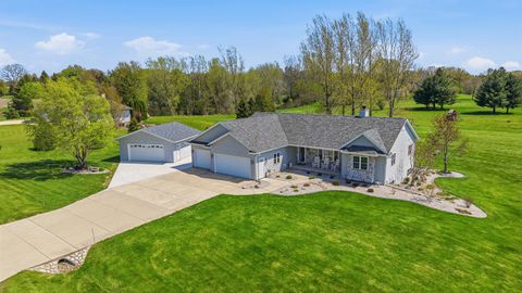 Photo of W7545 Country Drive, Beaver Dam, WI 53916 (MLS # 2022345)