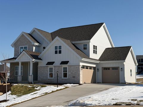 Photo of 920 Carnoustie Way, Oregon, WI 53575 (MLS # 2016437)