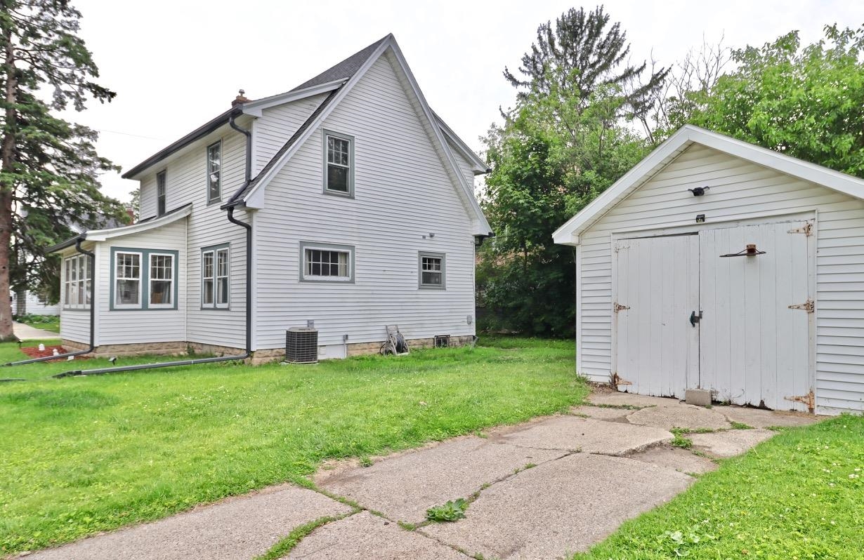 1221 Grace Street