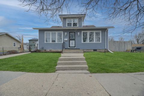 Photo of 747 Thomas Street, Janesville, WI 53545 (MLS # 2018109)