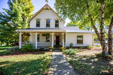 Photo of 918 S Wisconsin Street, Mineral Point, WI 53565 (MLS # 2009757)