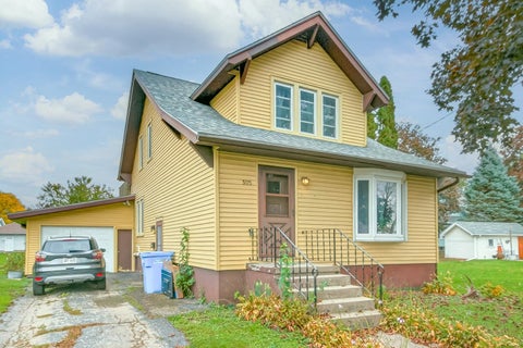 Photo of 305 Union Street, Watertown, WI 53098 (MLS # 2034266)