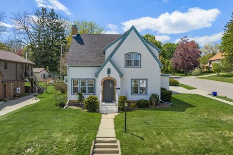 Photo of 1421 Ash Street, Baraboo, WI 53913 (MLS # 2022867)