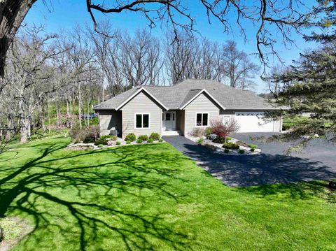 Photo of 5609 N COUNTY ROAD F, Janesville, WI 53545 (MLS # 2021960)