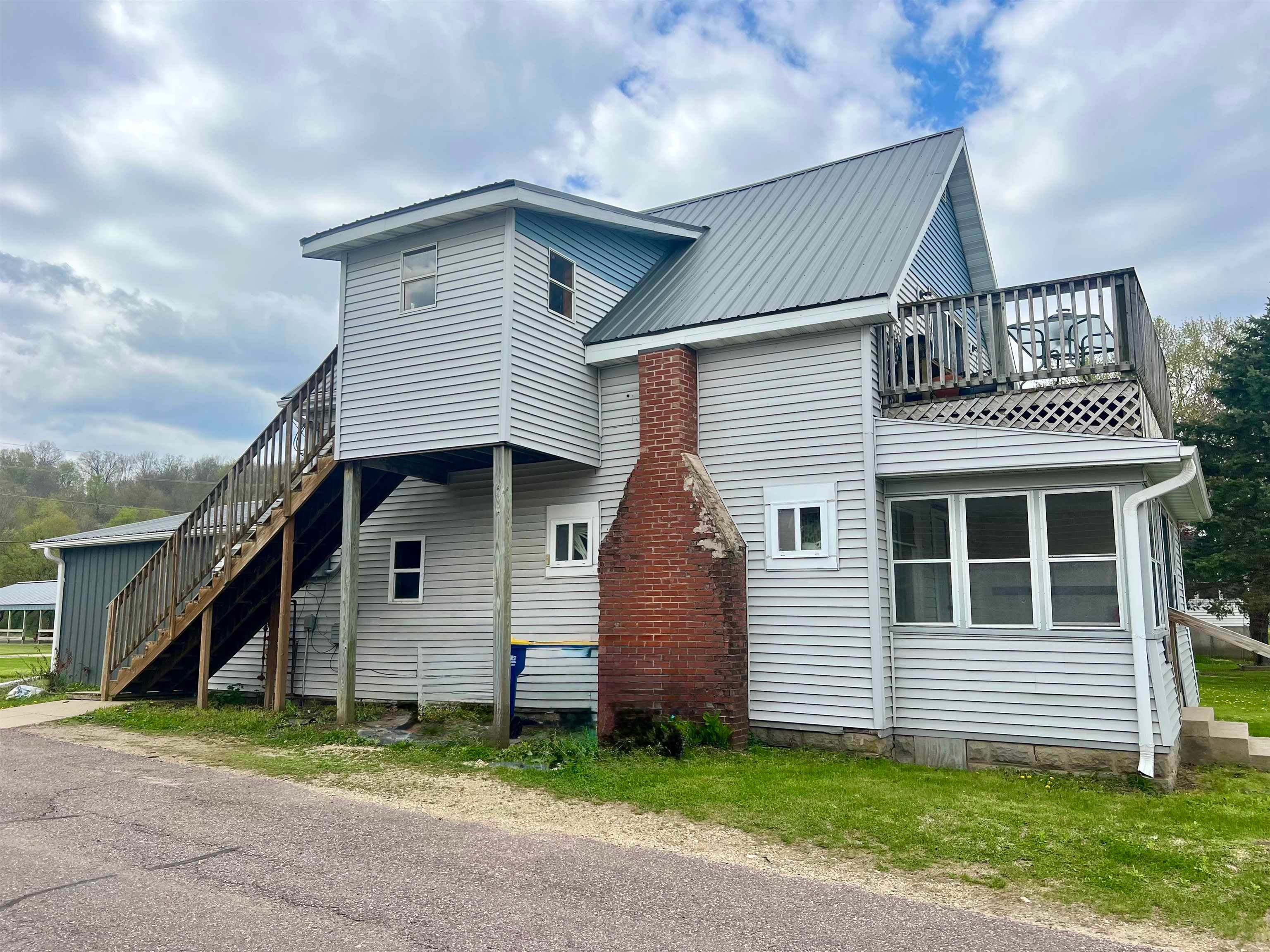 217 W Commercial Street