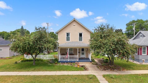 Photo of 709 W Edgewater Street, Portage, WI 53901 (MLS # 2028767)