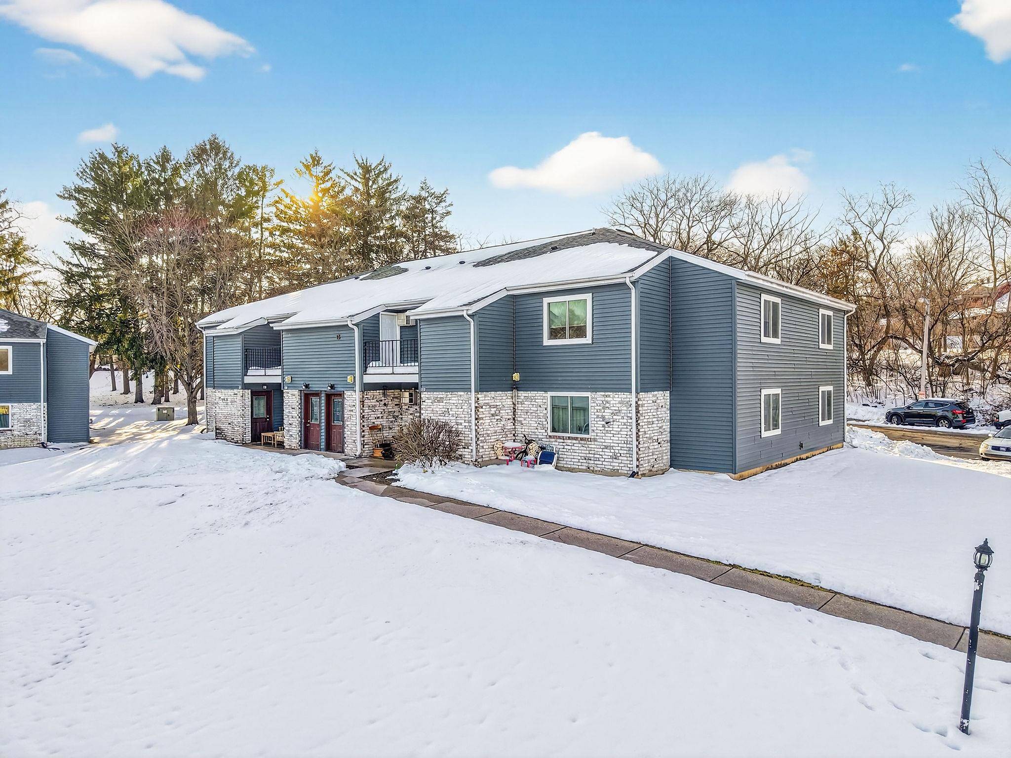 904 Whispering Pines Way