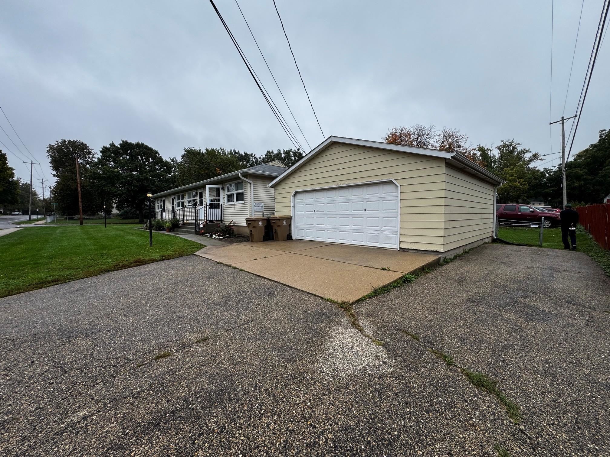 1105 W Badger Road