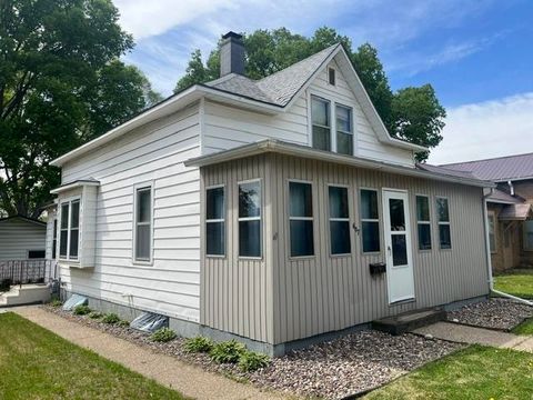 Photo of 607 N Beaumont Road, Prairie Du Chien, WI 53821 (MLS # 2023176)