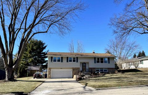 Photo of 639 Sussex Drive, Janesville, WI 53546 (MLS # 2017884)