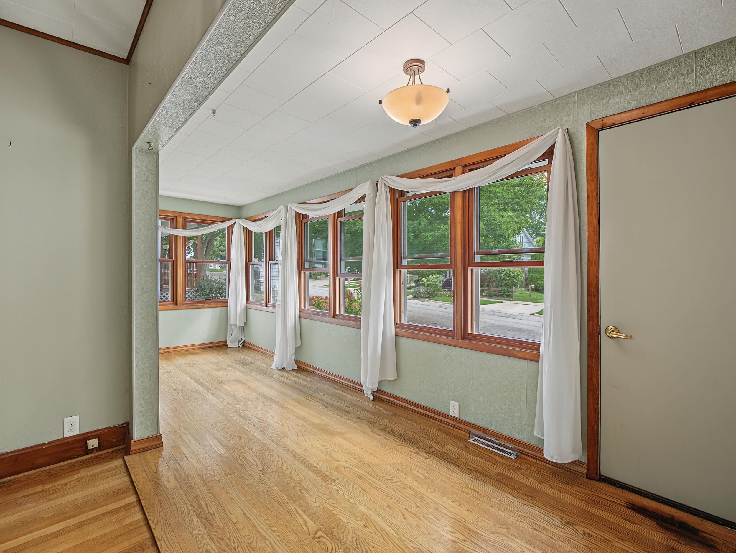 1017 12th Avenue - Photo 4
