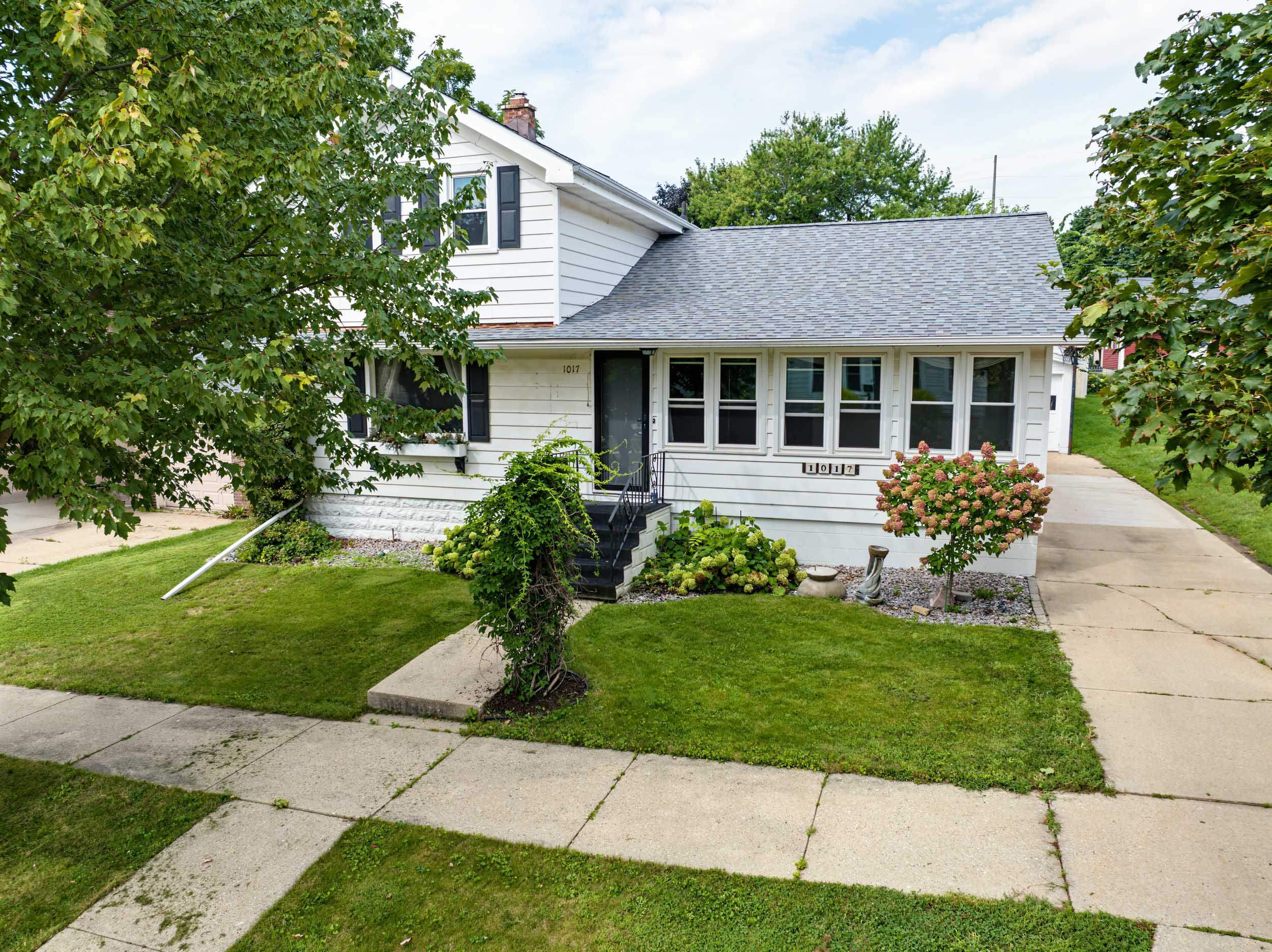 1017 12th Avenue - Photo 2