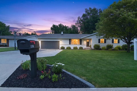 Photo of 861 Blaser Court, Sun Prairie, WI 53590 (MLS # 2026671)