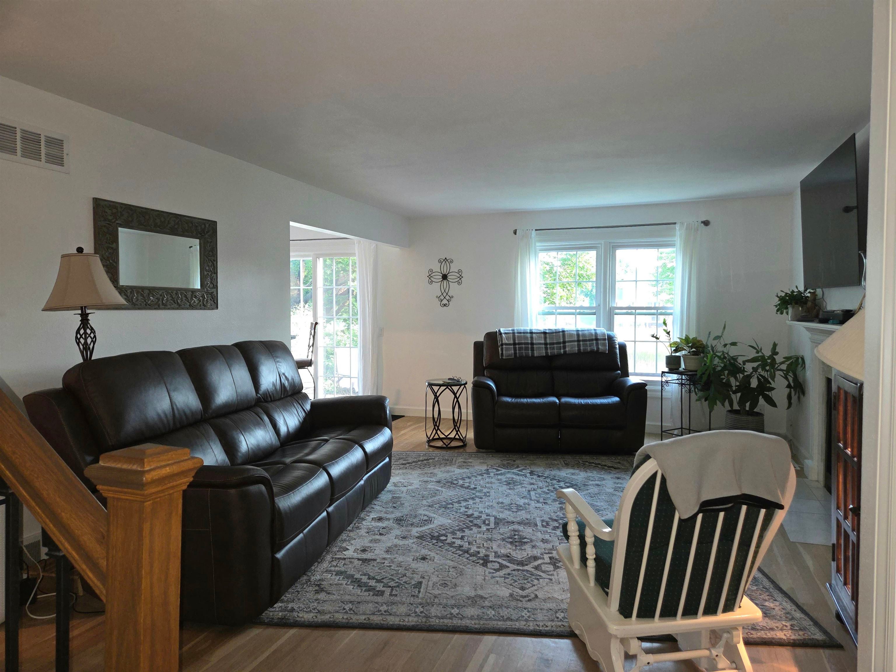 985 Walnut Street - Photo 3