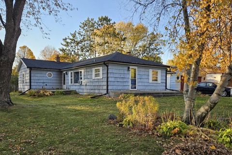 Photo of 111 S Prentice Street, Evansville, WI 53536 (MLS # 2012111)