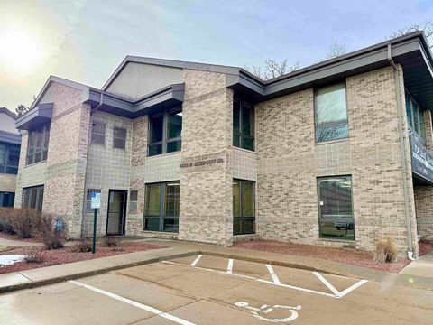 Photo of 1424 N High Point Road, Middleton, WI 53562 (MLS # 2019385)