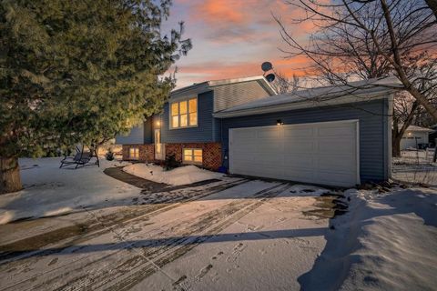 Photo of 1505 Steven Street, Sun Prairie, WI 53590 (MLS # 2015927)