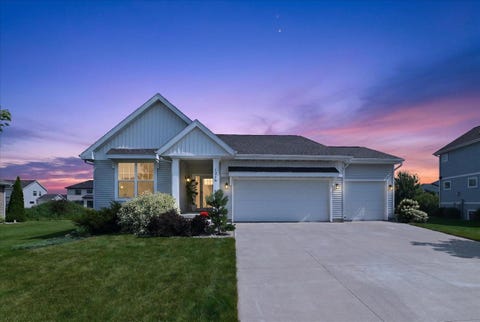 Photo of 1218 Patriot Way, Sun Prairie, WI 53590 (MLS # 2027516)