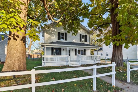 Photo of 323 Center Avenue, Janesville, WI 53548 (MLS # 2012118)