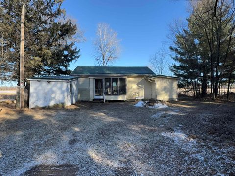 Photo of W5774 N Island Drive, Endeavor, WI 53930 (MLS # 2015679)