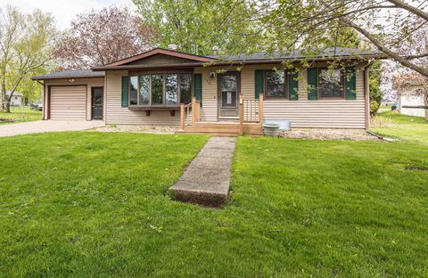 Photo of 1010 Mound View Court, Platteville, WI 53818 (MLS # 2021814)