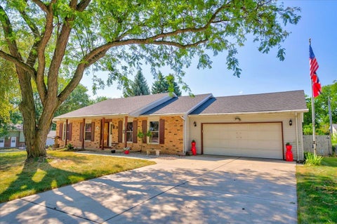 Photo of 901 Eisenhower Road, Stoughton, WI 53589 (MLS # 2027107)