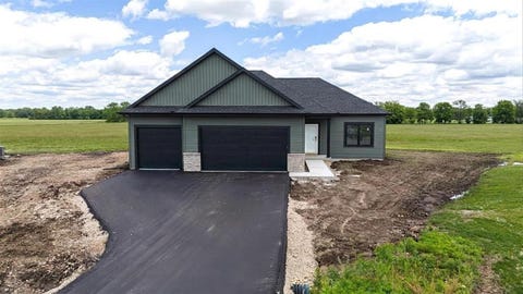Photo of 1960 Sequoia Drive, Janesville, WI 53545 (MLS # 2029234)