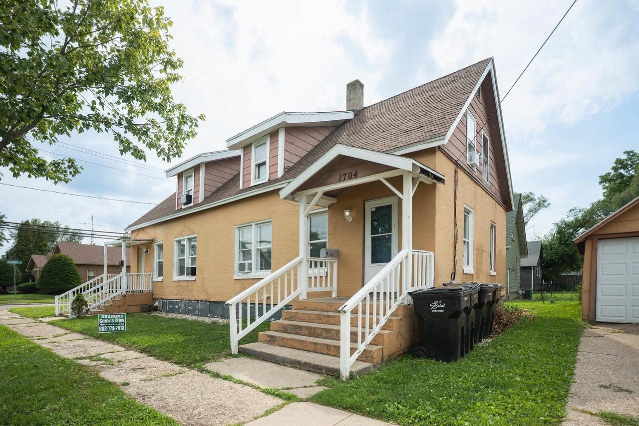 Photo 1 of 23 — 1702 Wisconsin Avenue, Beloit, WI 53511