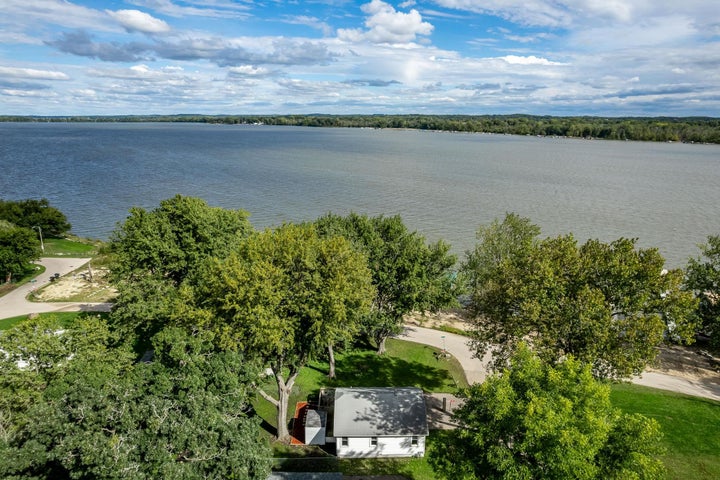 Photo 1 of 49 — 1747 E Road 5, Edgerton, WI 53535