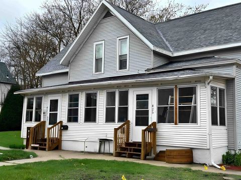 Photo of 423-425 Center Avenue, Janesville, WI 53548 (MLS # 2025458)