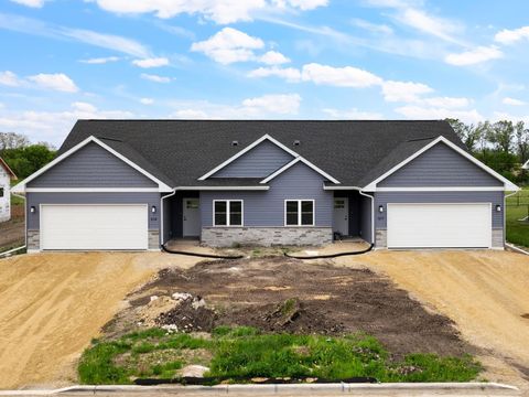 Photo of 527 S 7th Street, Evansville, WI 53536 (MLS # 2000263)
